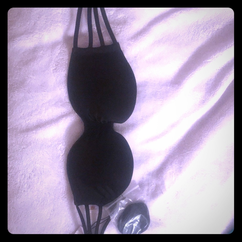 Black strapless swimsuit top with straps